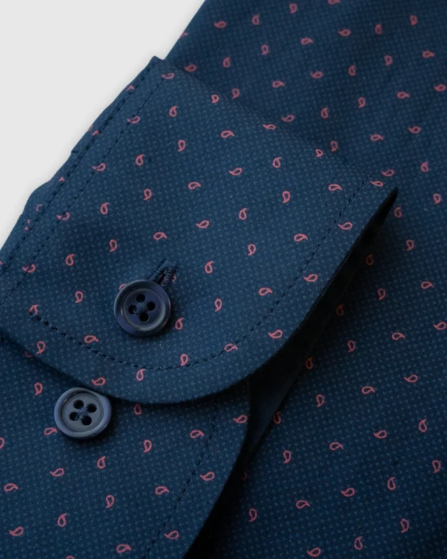 Detsember on üllatustekuu! 💥
Tootevalikust leiad nüüd 7 uut mustrit - esimene on siin Sinu ees! 🤩 Mine tutvu kogu valikuga epoes ja leia oma lemmik!  Selle nädala lõpuni kestab ka jõulukampaania, millega on kõik täishinnaga tooted kuni -30% soodsamad! 
Selle särgi leiad e-poest koodiga "5205"  Hinnakujundus soodusnädalal 109€ ➡ 76,30€  #eestidisain #estoniandesign #kingitusmehele #kvaliteetsärgid